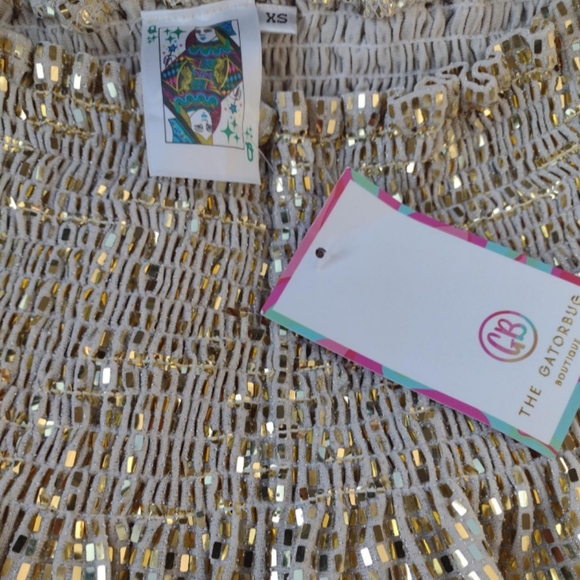 Boutique gold sequin shorts - Picture 3 of 3